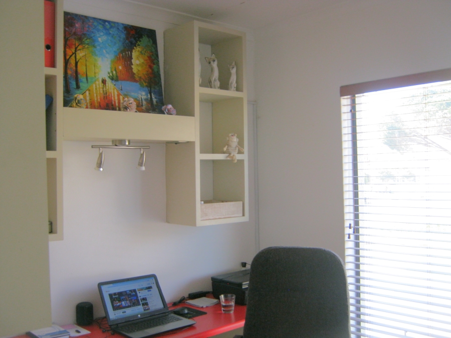 To Let 3 Bedroom Property for Rent in Longdown Western Cape